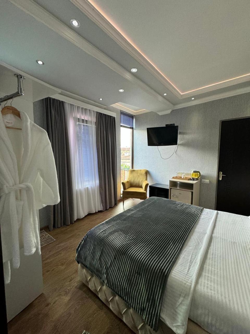 Aisi Kutaisi Hotel Ngoại thất bức ảnh